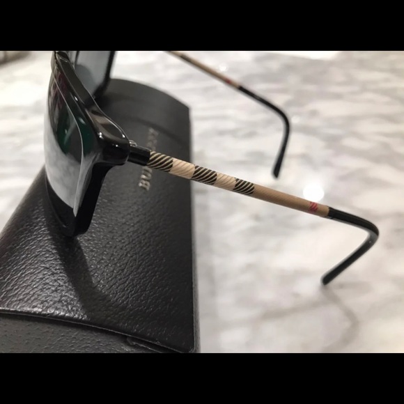 Burberry Sunglasses - Picture 4 of 6